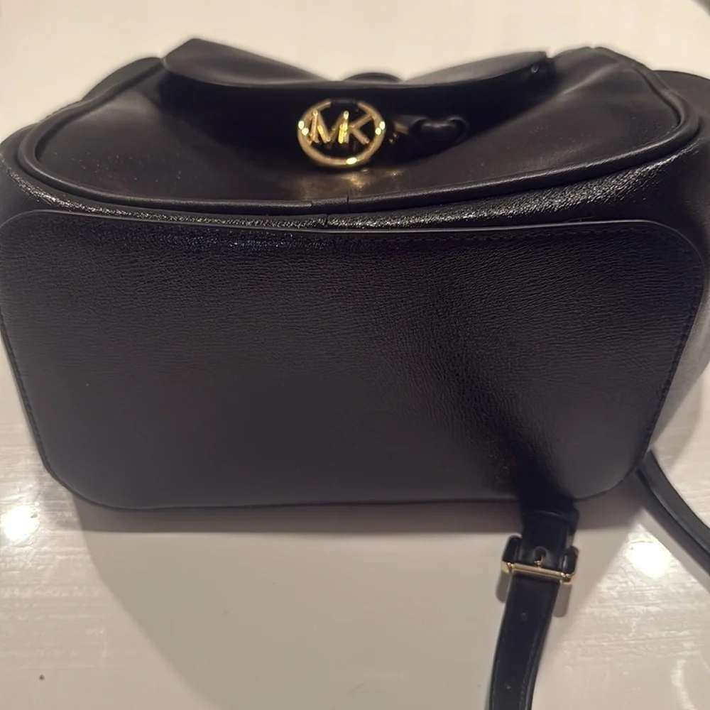 MICHAEL KORS MK LEATHER BLACK MEDIUM BACKPACK